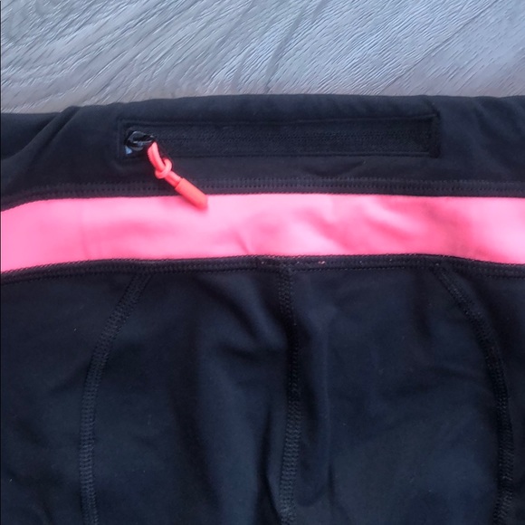 Black lululemon run inspire crop leggings - Picture 3 of 6